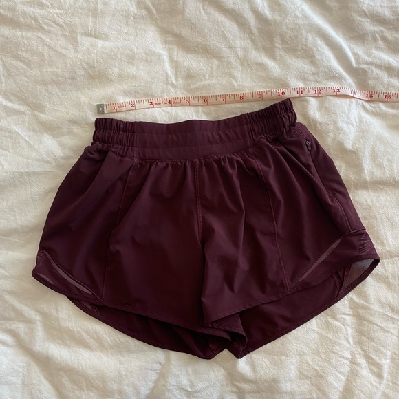 Lululemon Hotty Hot Short II *Long 4" Cassis Size 4 - Picture 5 of 11